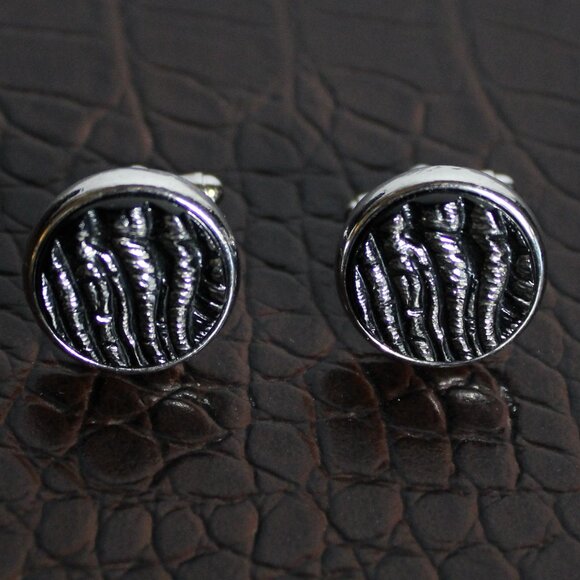 Vintage Cuff Links Round Silvertone With Black Background, Raised Silver Detail - Picture 5 of 7